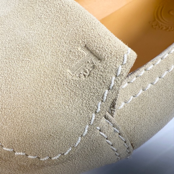 Tod’s Cream Beige Suede Flats. TOD’S Bowed Eve Driving Shoes. 7.5 - Picture 9 of 11